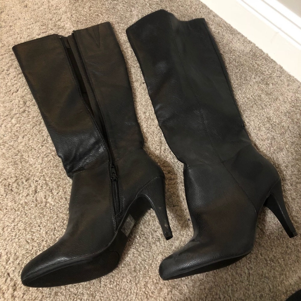 Black heeled boots